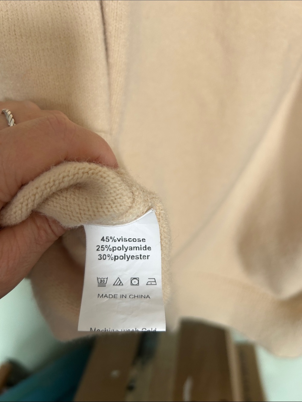 Amazon Cream Crewneck Sweater with Flag Motif - Picture 5 of 6